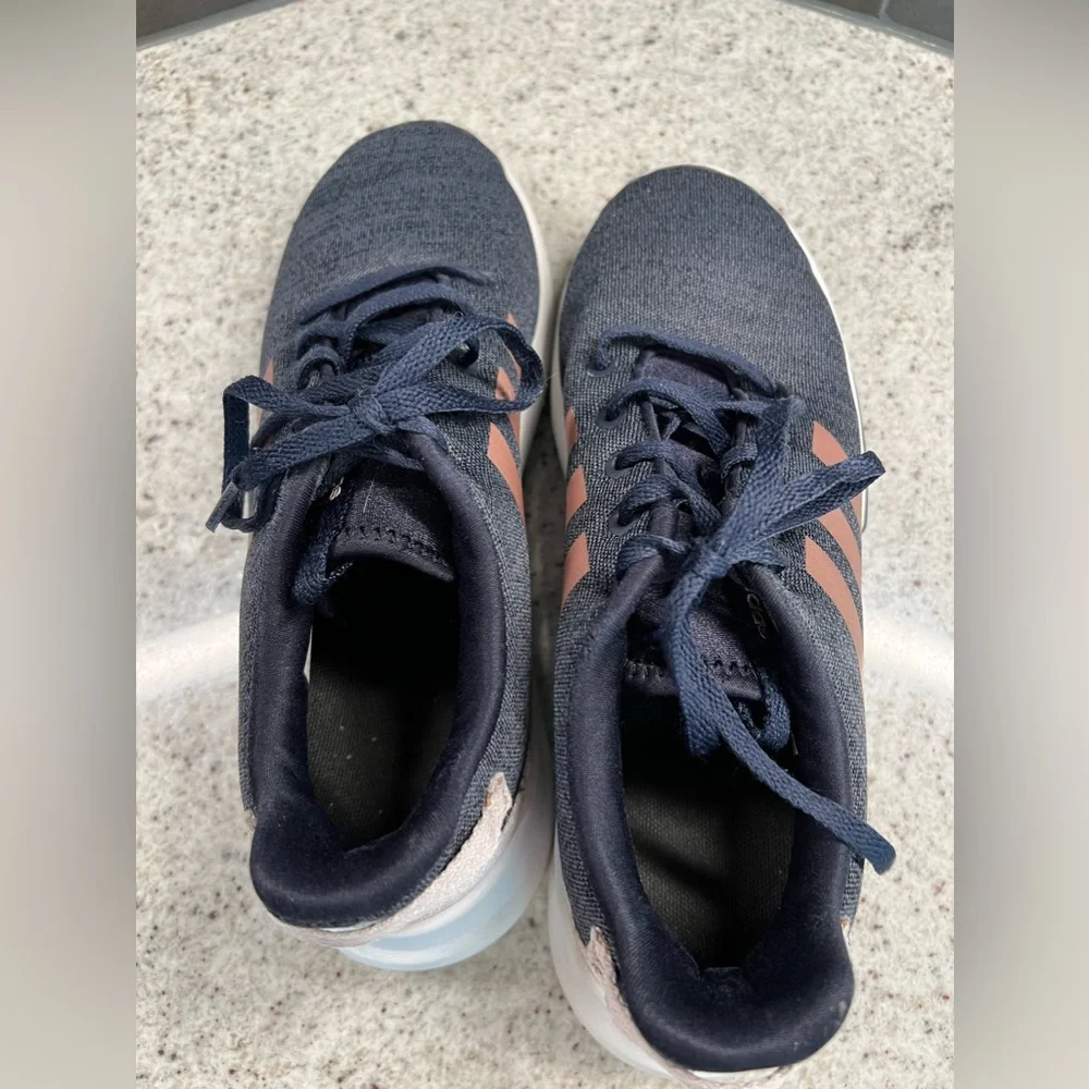 Girls Adidas Cloud Foam Shoes Size 4.5 - Picture 8 of 8